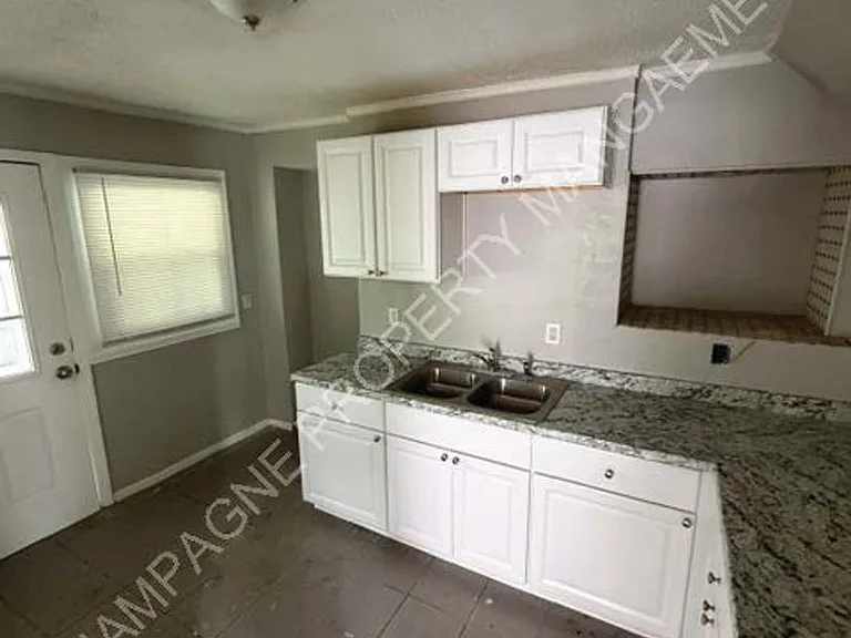 5411-5413 E Swope Pkwy — Photo 5