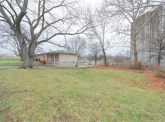 2nd image of 6109 Farrow Ave
