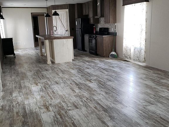 4th image of 1305 Windridge Ln