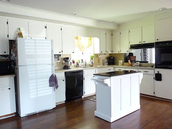 2nd image of 105 Pinehurst Dr
