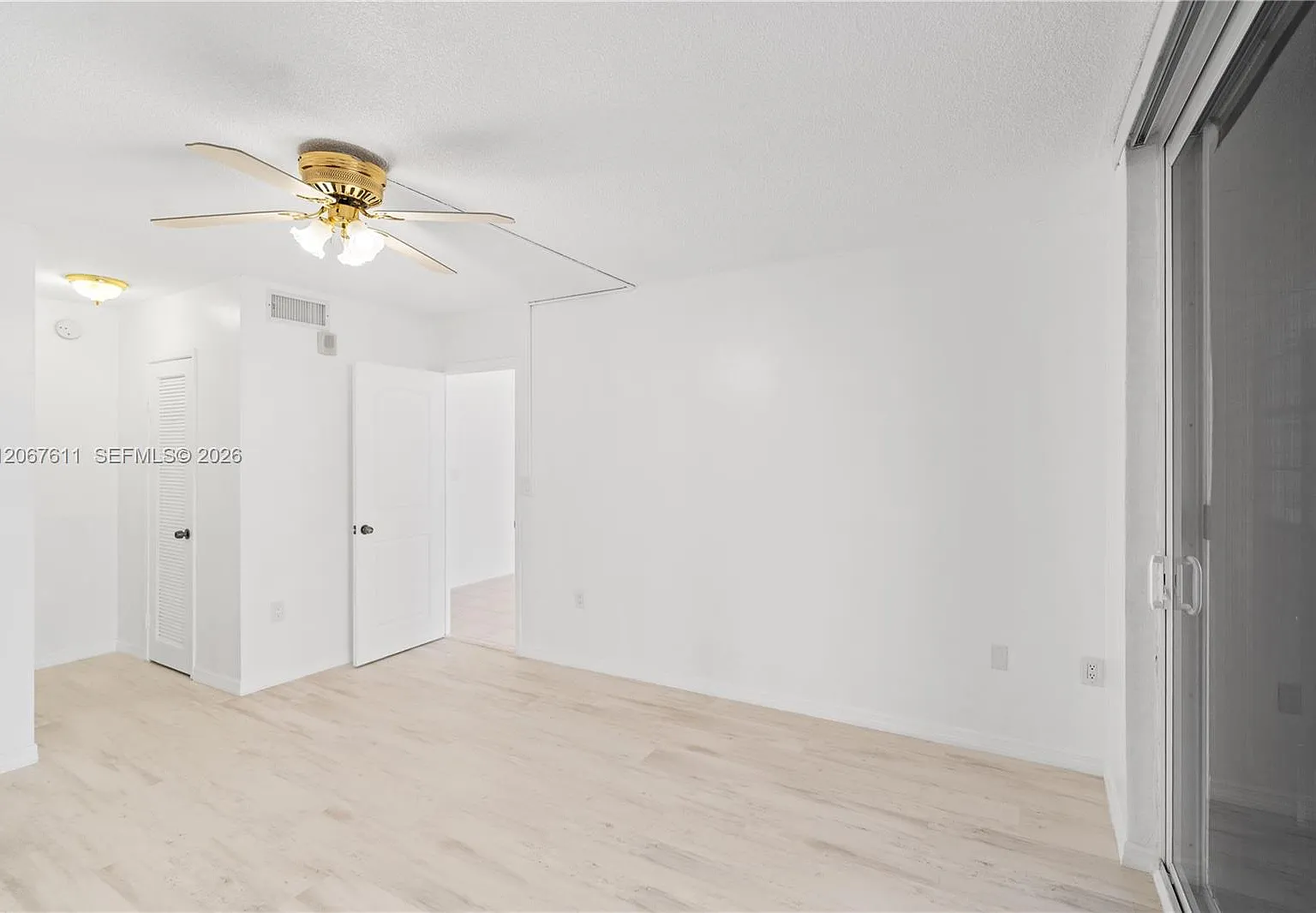 Buckley Towers Condo - Ea — Photo 3
