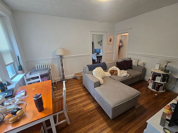 5th image of 260 Kelton St Floor 2