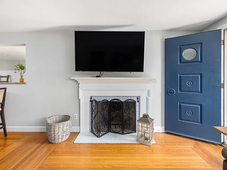 96 Redwood Dr — Photo 4