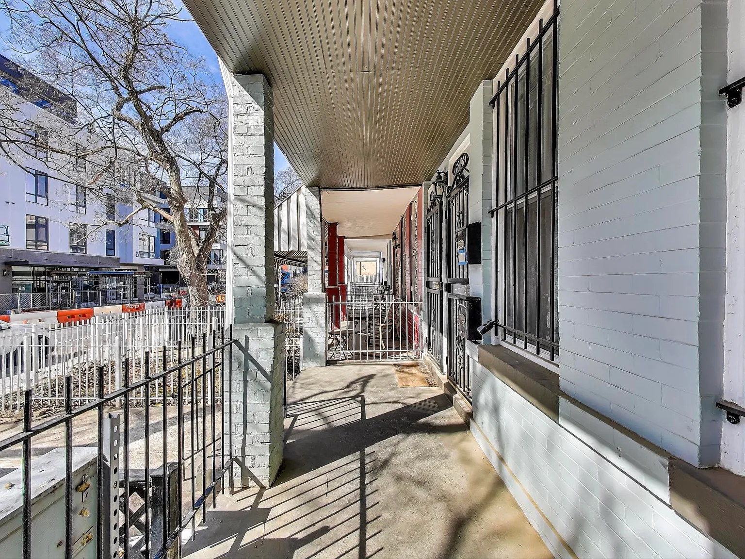 4 bed, 2273 sqft, $4,400 — Photo 4