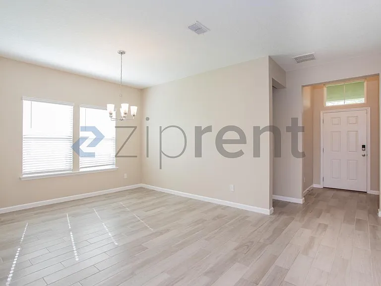2116 Amberly Dr — Photo 8