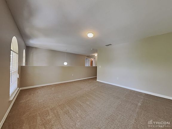 3rd image of 427 Barlyn Ave