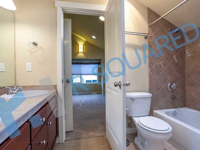 9239 Woodlawn Ave N — Photo 8