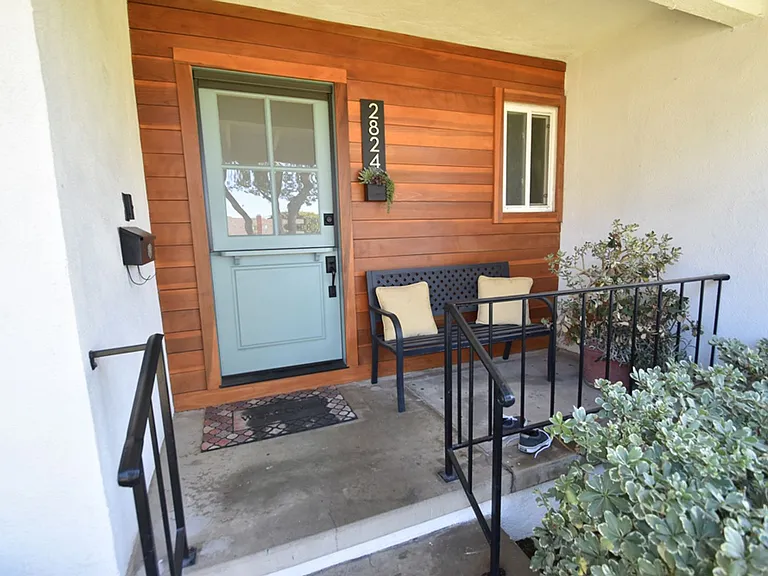 2824 Woodbine Ave — Photo 3