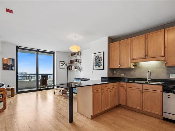 3rd image of 1101 S State St APT 2106