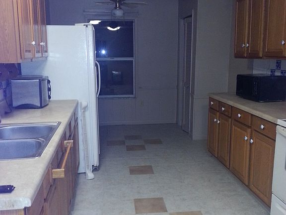 5th image of 3091 Mapleshade St