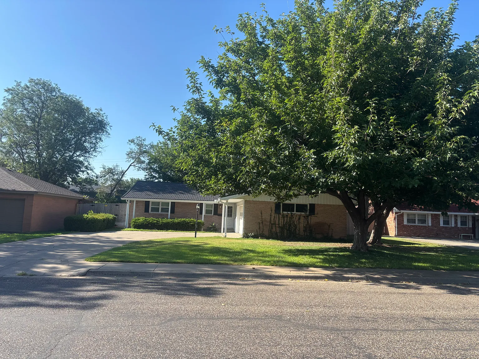 3 bed, 1824 sqft, $2,200 — Photo 3