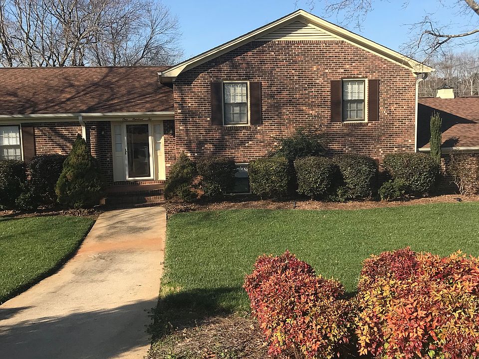 1st image of 102 Honey Horn Dr