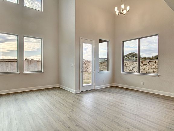4th image of 775 Navarro St