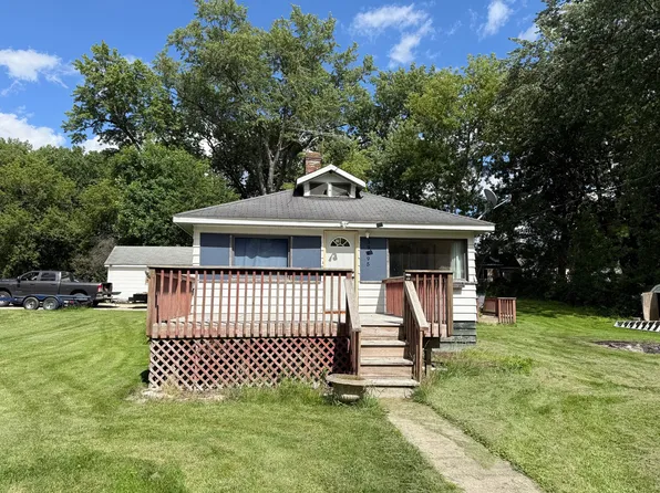 39495 N Forest Ave, Antioch, IL 60002