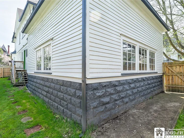 98 Forest Ave — Photo 49