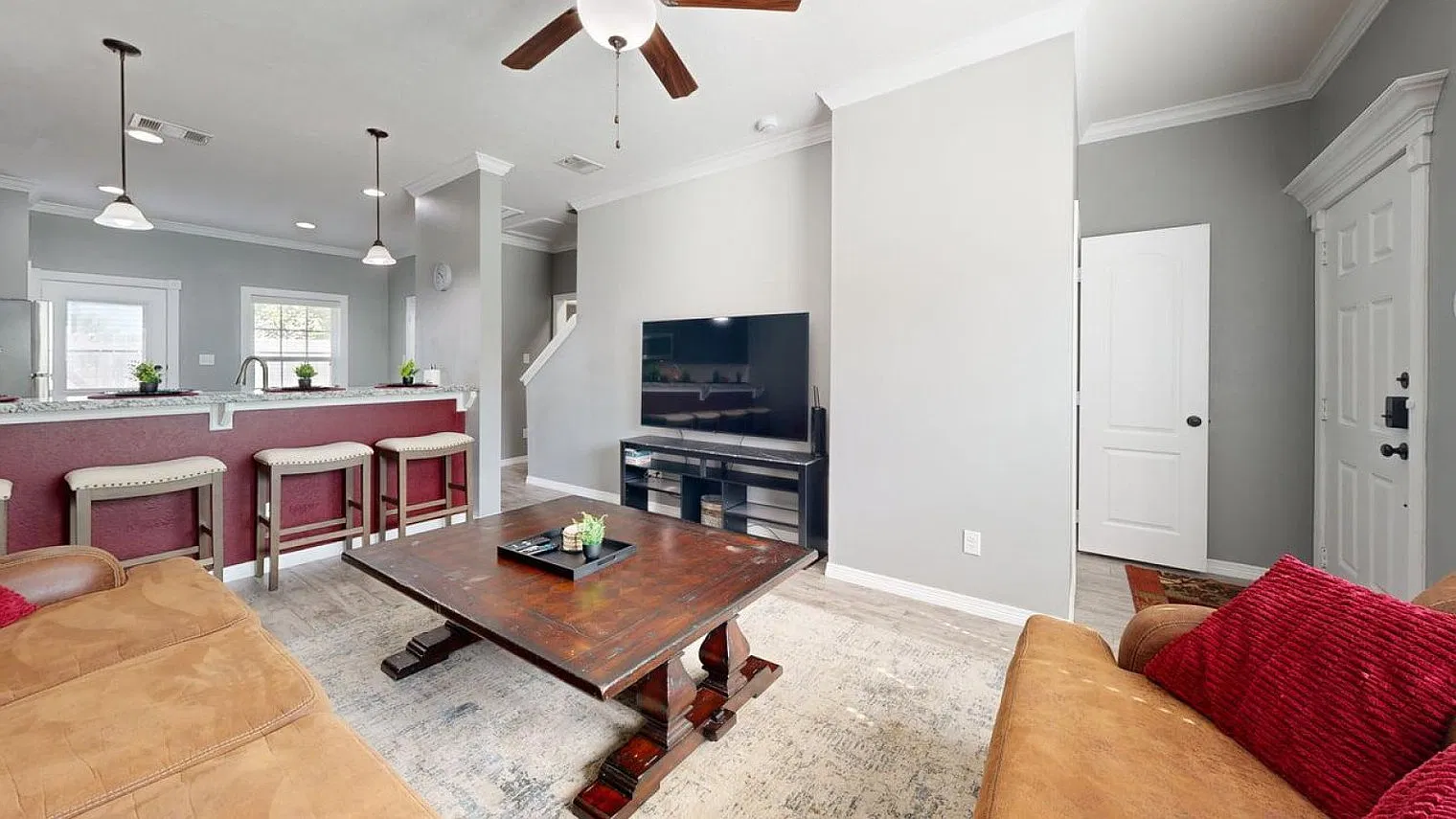 4 bed, 4.0 bath, $5,372 — Photo 3