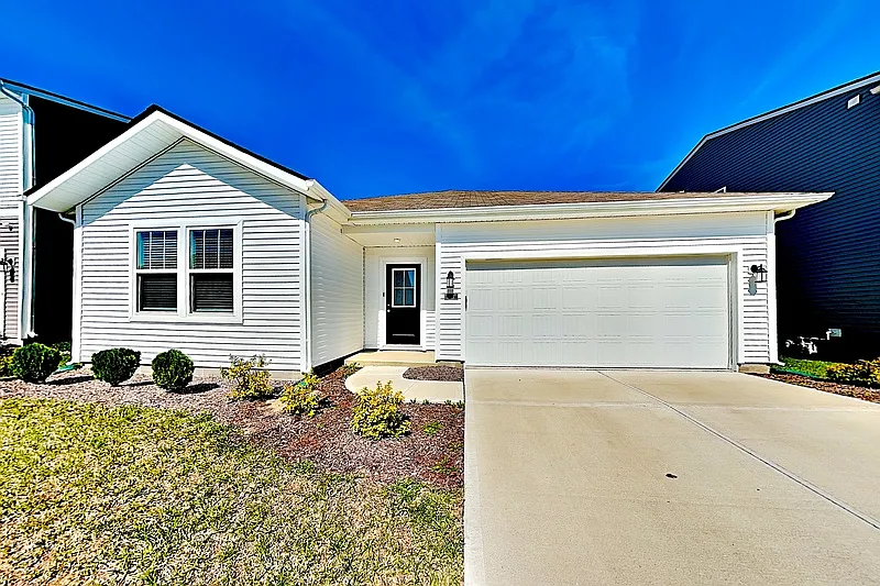 3 bed, 2.0 bath, 1567 sqft, $1,725 — Photo 1