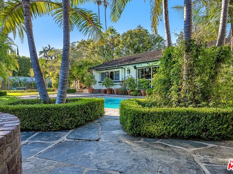 829 N Whittier Dr — Photo 46