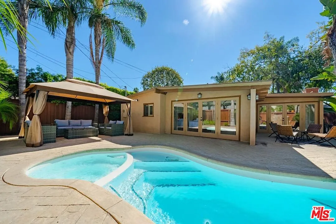5 bed, 5.0 bath, 2417 sqft, $18,500 — Photo 1