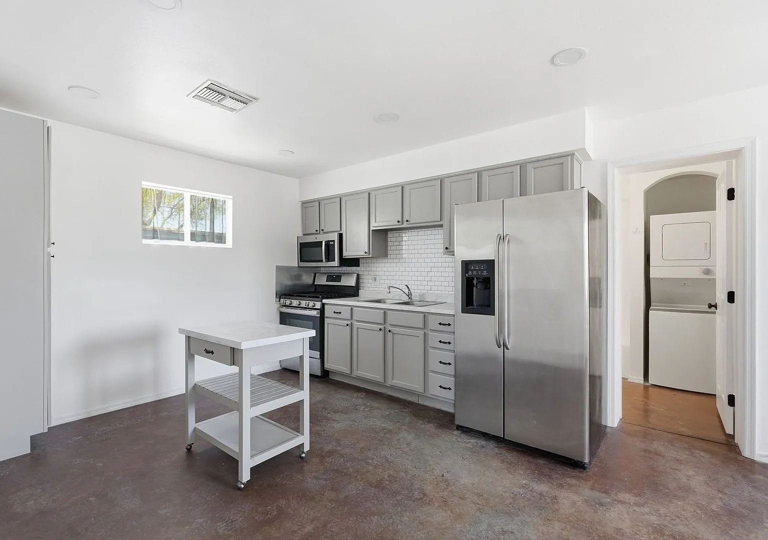 1226 E. Elm St. — Photo 2