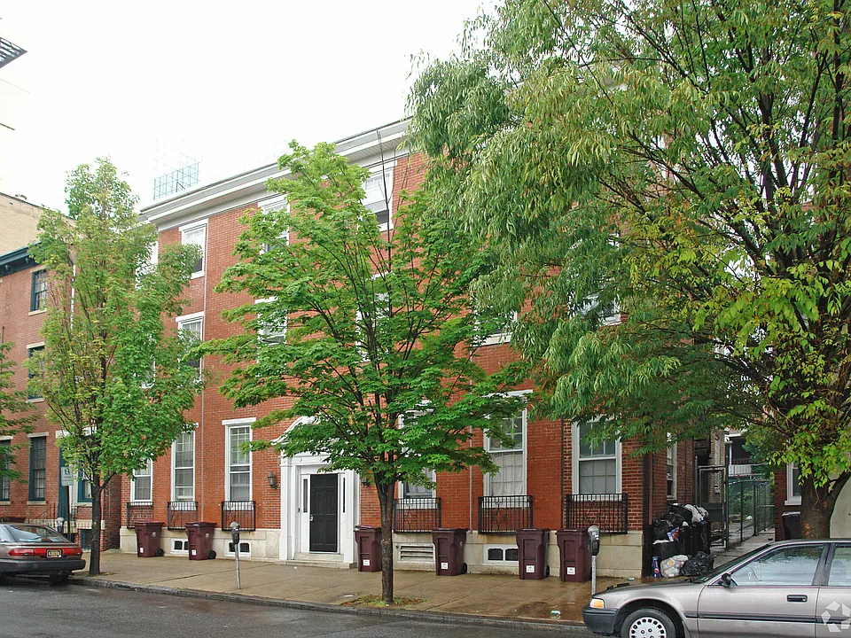 824 N West St