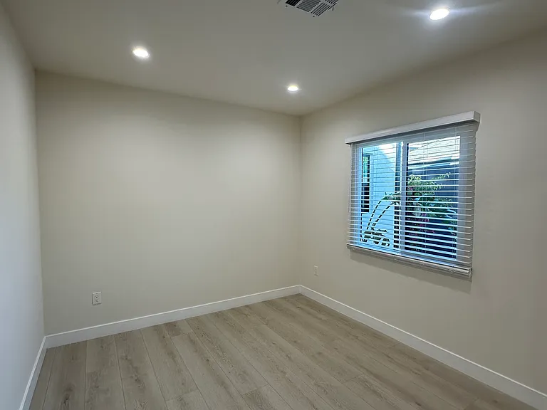 Castera Ave — Photo 3