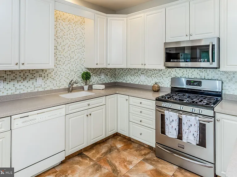 17 Lancaster Ct — Photo 16