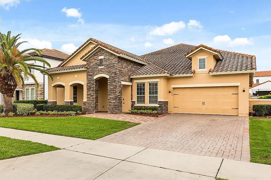 5 bed, 3835 sqft, $5,995 — Photo 4
