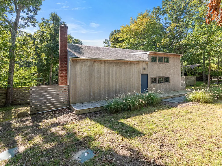 34 Runnymeade Dr — Photo 2