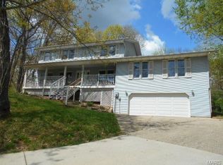 1670 Straube Ln, Brighton, IL 62012