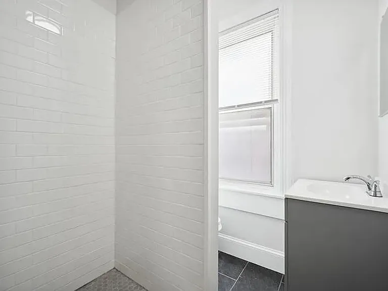 718-20 S 3rd St #2R — Photo 3