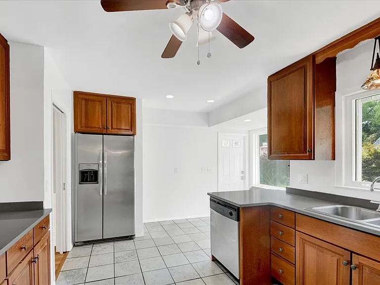 118 Van Etten Blvd — Photo 35