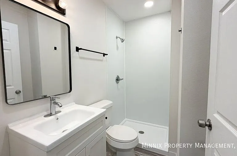 5438 40th St #11 — Photo 4