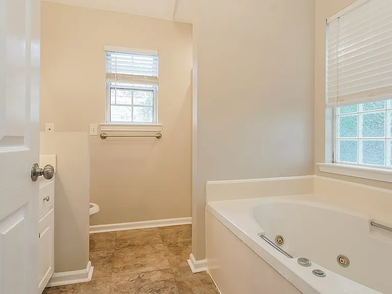 8028 Rockhampton Cir — Photo 13