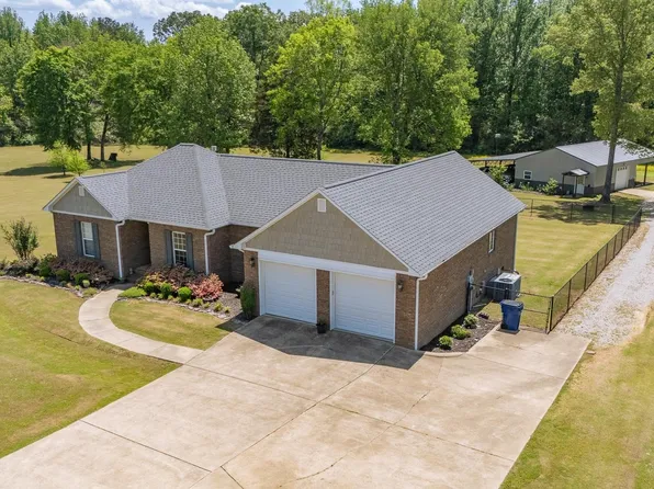735 Twelve Oaks Dr, Adamsville, TN 38310