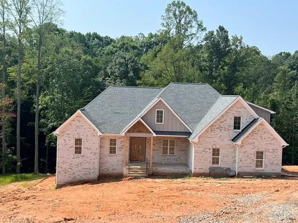 8205 Lulworth Dr, Stokesdale, NC 27357