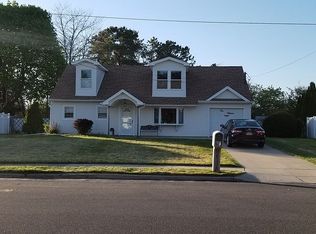 115 Norman Dr, Bohemia, NY 11716