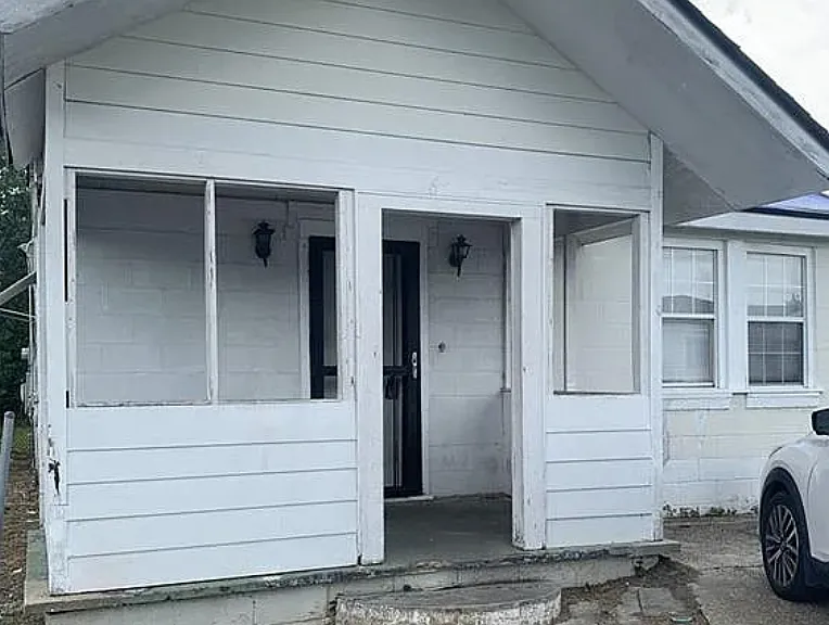 2633 New Orleans St — Photo 2