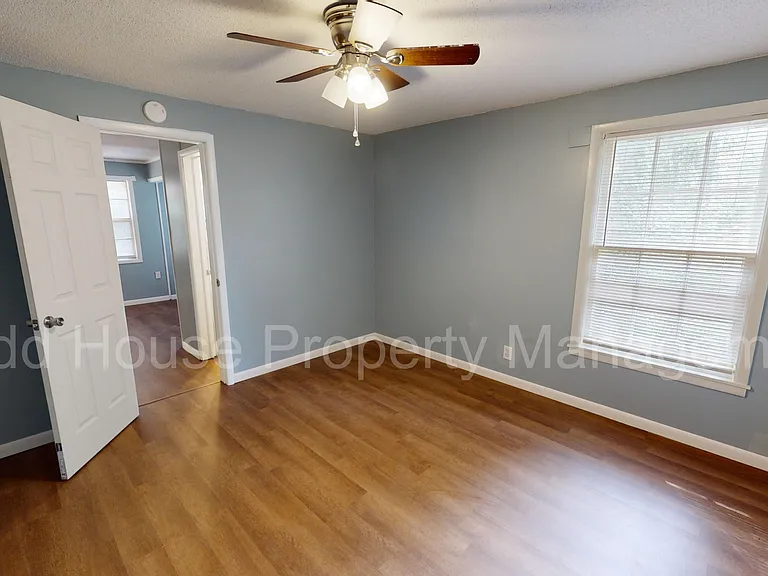 703 Simmons St — Photo 14