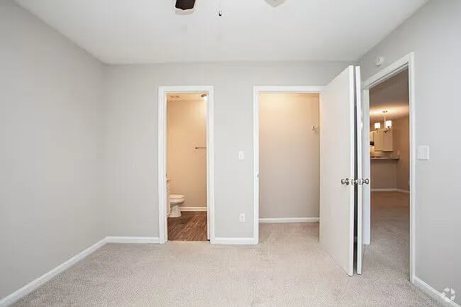 North Chase Apartments — Photo 16
