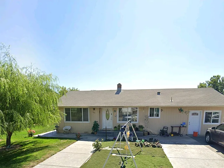 324 S 3rd Pl — Photo 1