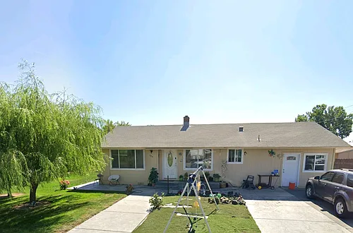 324 S 3rd Pl Photo 1