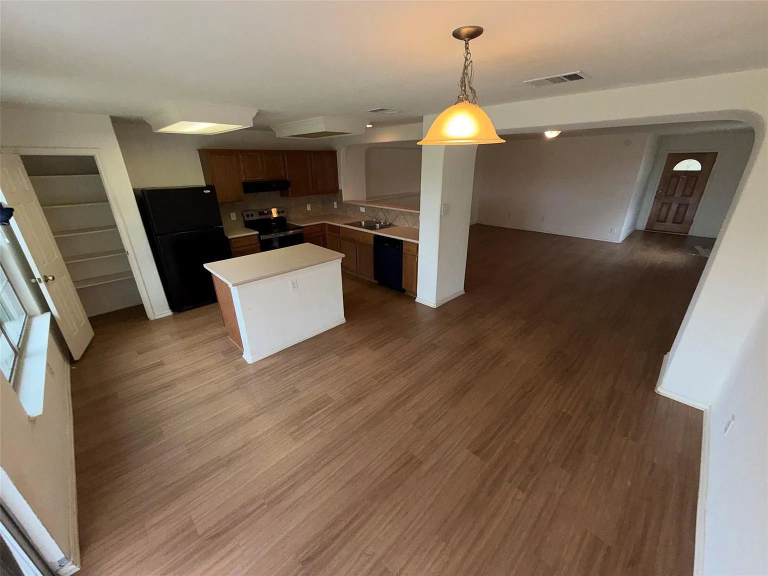 4 bed, 2.0 bath, 2030 sqft, $2,000 — Photo 3