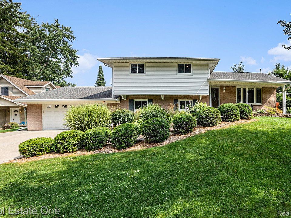 1st image of 551 Lakeside Dr