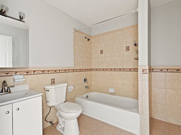 4th image of 318 43rd St #3