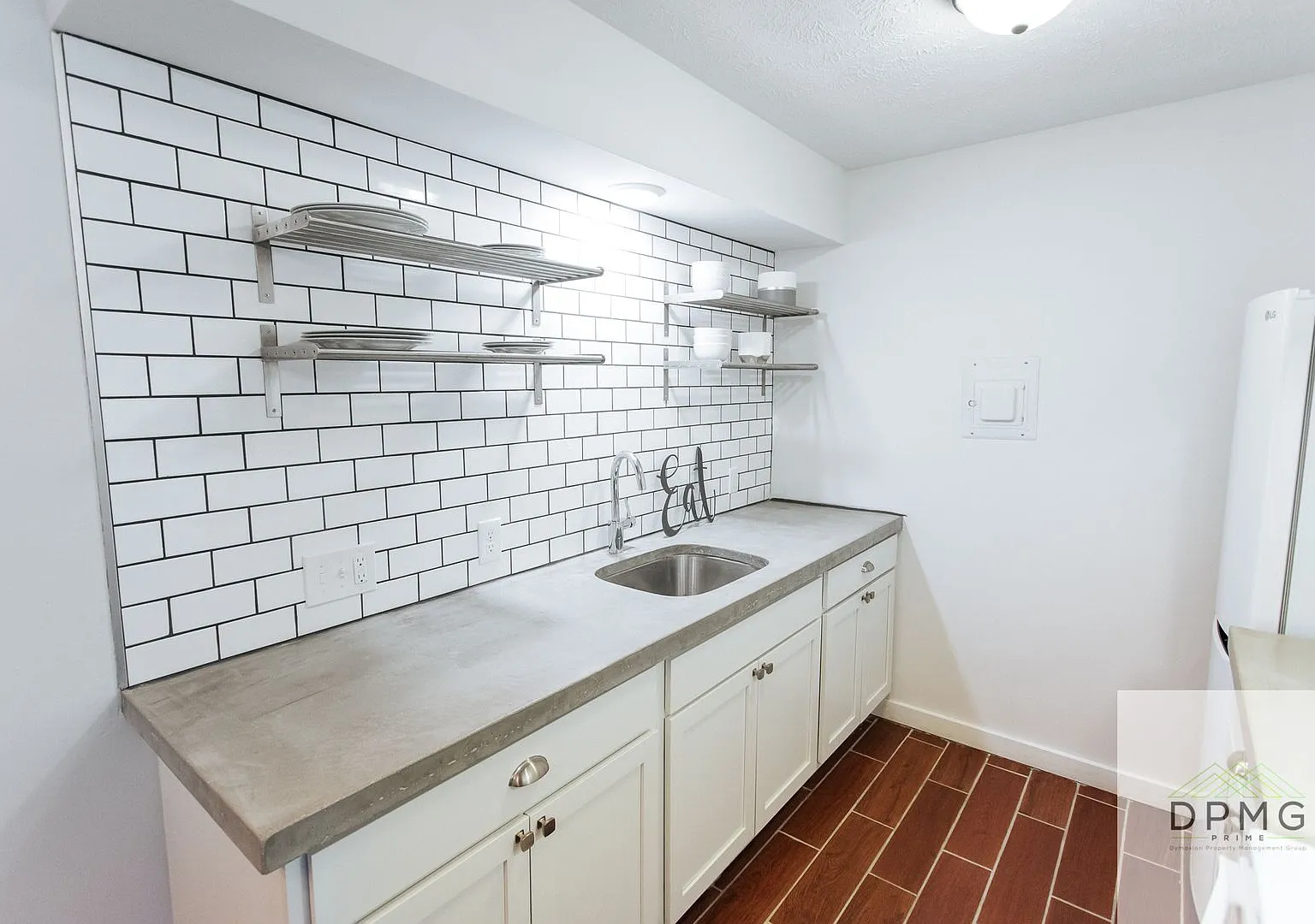 331 E Hillsdale — Photo 3