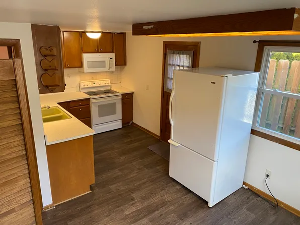 38 W State St, Hartford, WI 53027