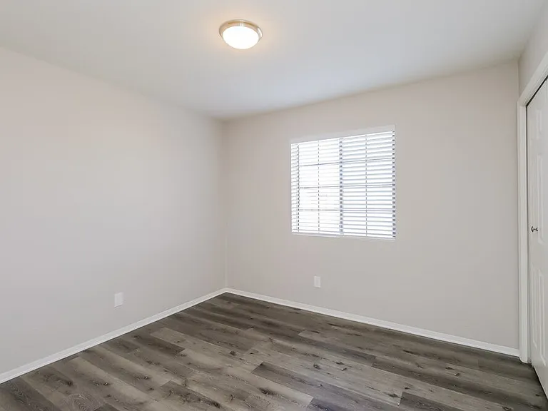 2641 E Isabella Ave — Photo 13