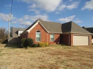 8108 Country Village Dr, Cordova, TN 38016
