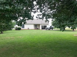 300 Valleyview Dr, Oak Grove, KY 42262